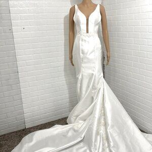 Isabella Talya Wedding Dress Fit & Flare with Train size 6 Mikado blend